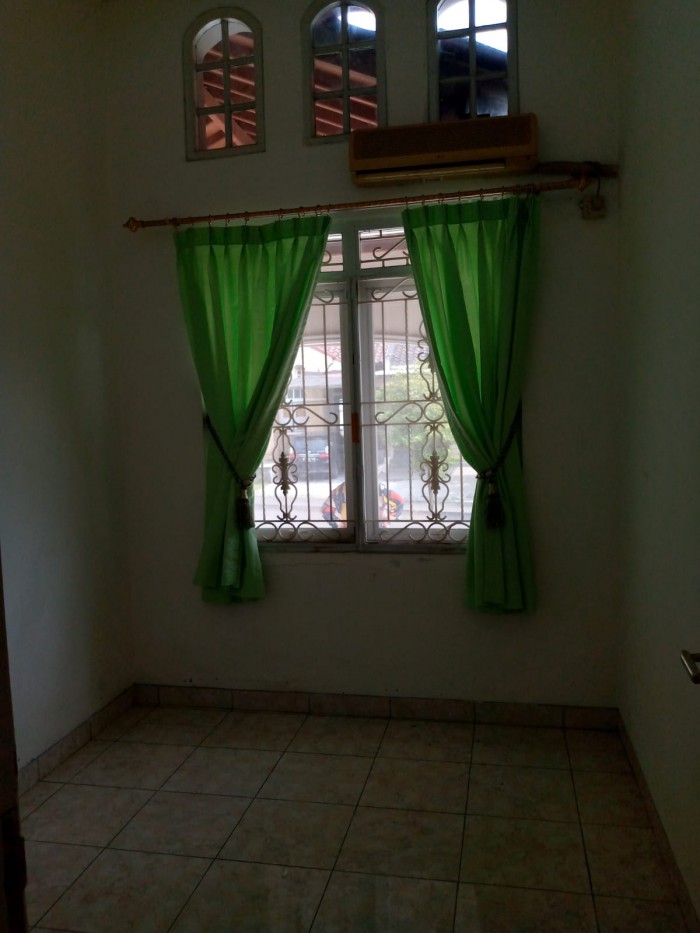 Rumah Disewakan Semi Furnished di Taman Napoli Lippo Cikarang